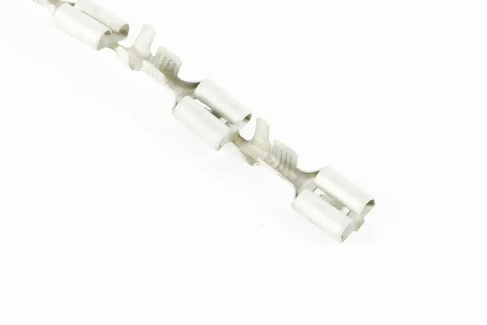 59115797 Dutinka konektorová Značkový